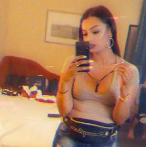 Meet your Posher, Danielle